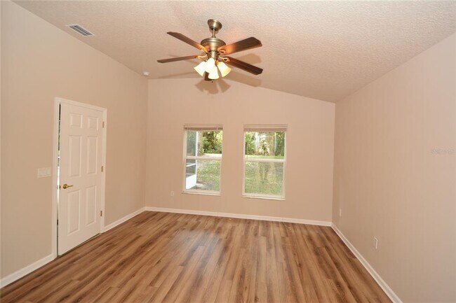 Building Photo - 56 Shinnecock Dr