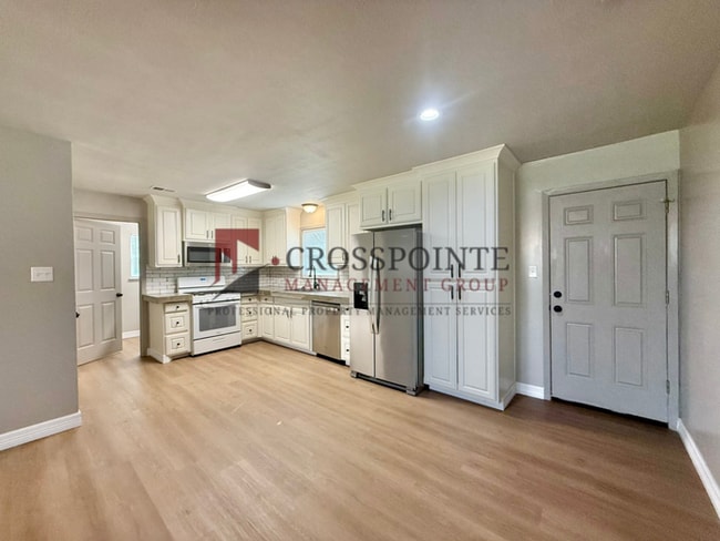 Building Photo - Beautiful 3 Bedroom 1.5 Bathroom House!