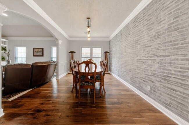Building Photo - 1811 Emerald Green Dr