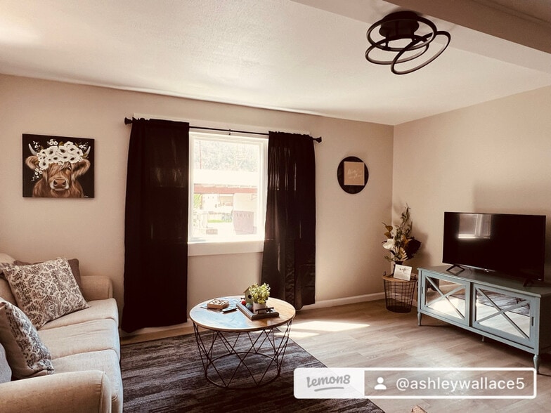 Building Photo - 303 Hill St