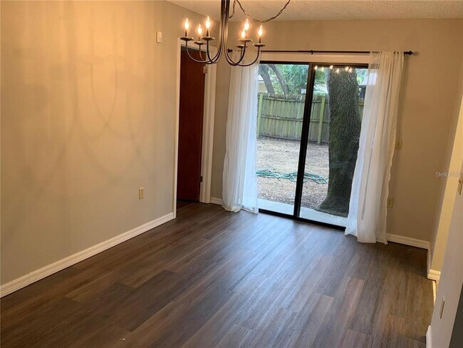 Building Photo - 2067 Red Cedar Ln