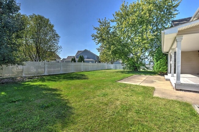 Building Photo - Forsyth Home!  4 Beds 3.5 Baths with Finis...