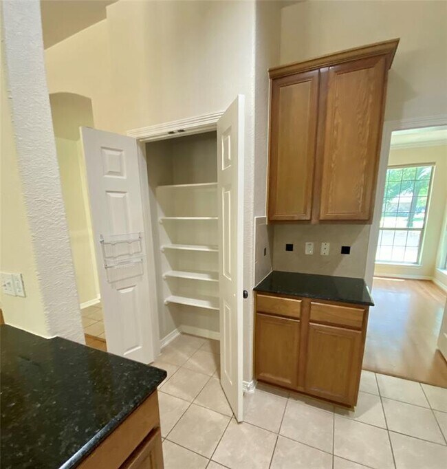 Building Photo - 6018 Sugar Bush Dr