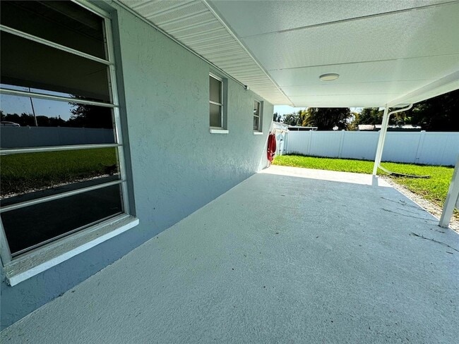 Building Photo - 5608 43rd Ave E
