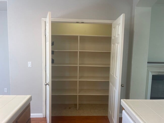 Building Photo - Ideal 4br/2ba single story with chefs kitchen