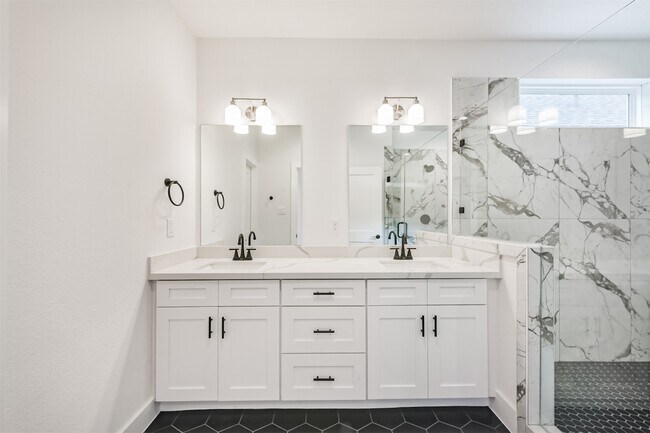 Building Photo - 3032 Gray St