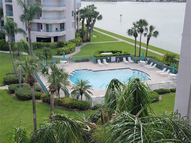 Building Photo - 8041 Sailboat Key Blvd S
