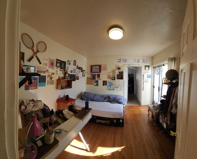 Building Photo - 7 Bedroom 3 bath home close to POLY!!!!