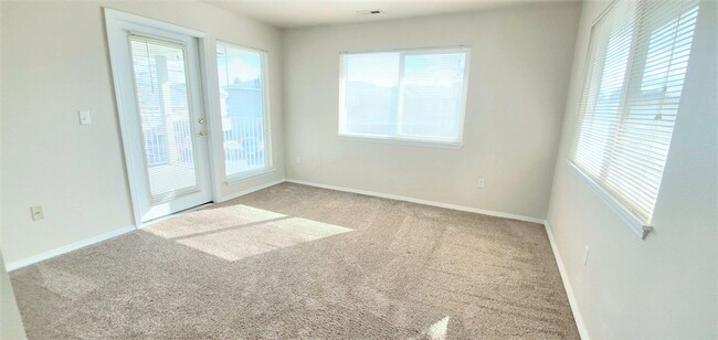 Building Photo - 674 Saratoga Dr