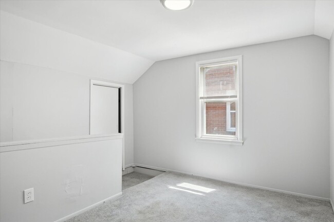Building Photo - $1375 3 bedooms