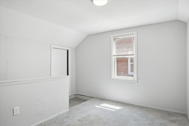 Building Photo - 17326 Mansfield St