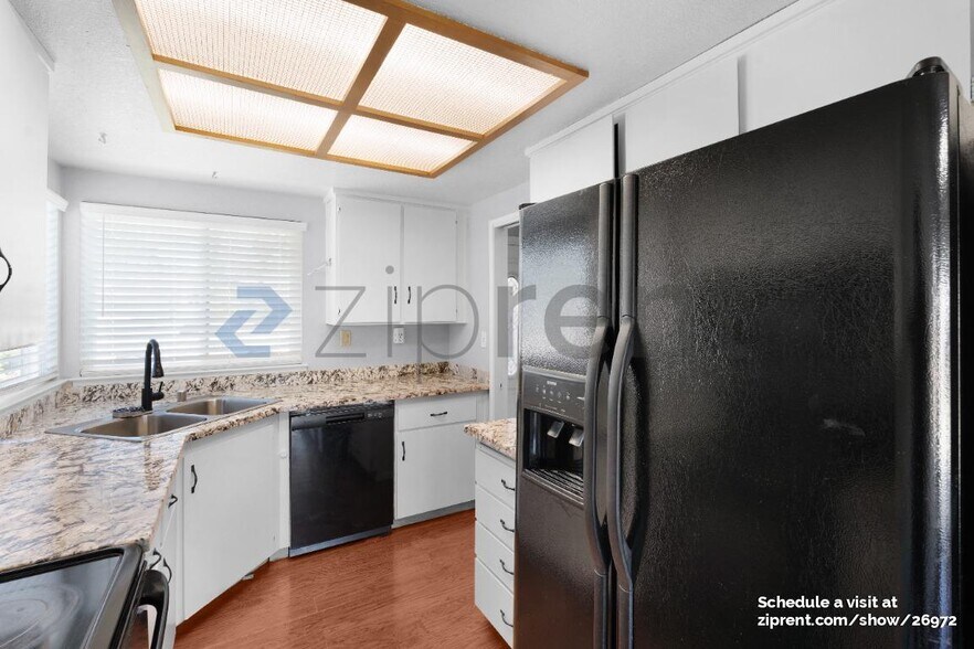 Building Photo - 5324 Vichy Cir