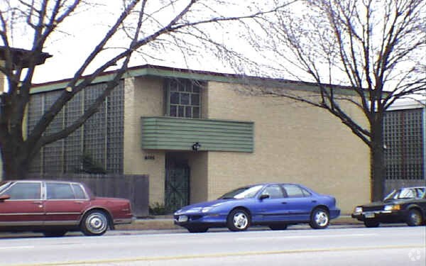 Primary Photo - 6115 N Cicero Ave