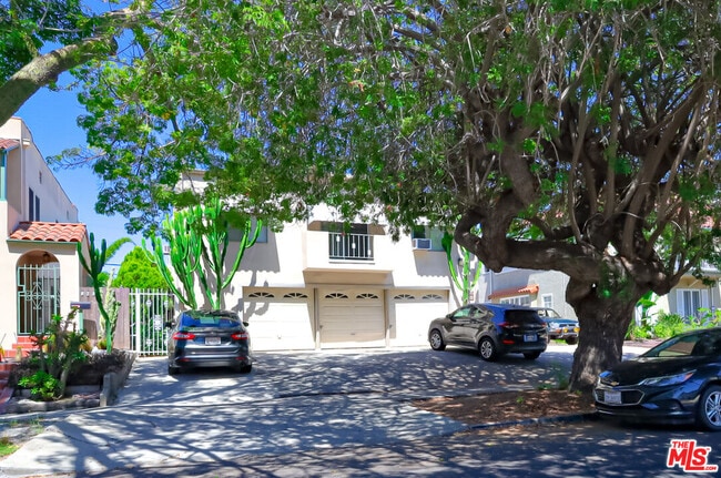 Building Photo - 825 S Detroit St