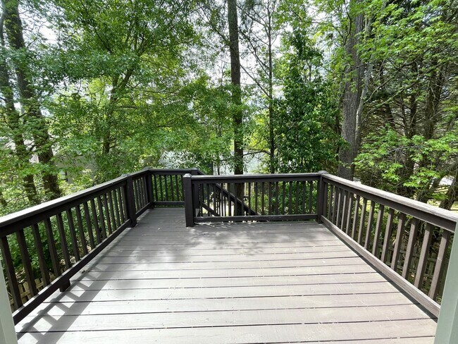 Building Photo - 335 Spring Lake Ct
