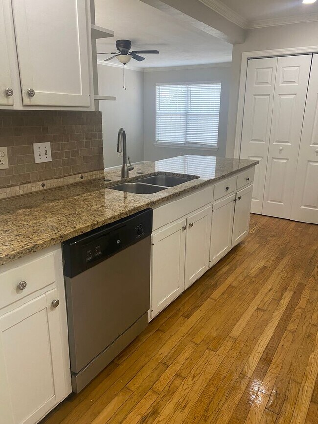 Building Photo - KILLEARN LAKES HOME