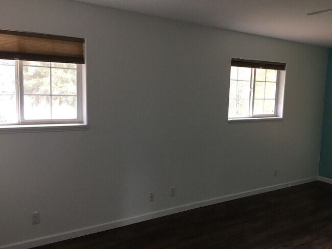 Building Photo - 2033 W Lundy Blvd