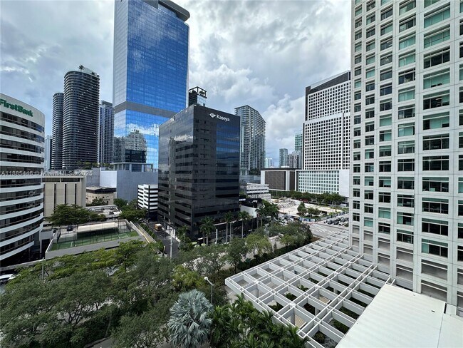 Building Photo - 950 Brickell Bay Dr