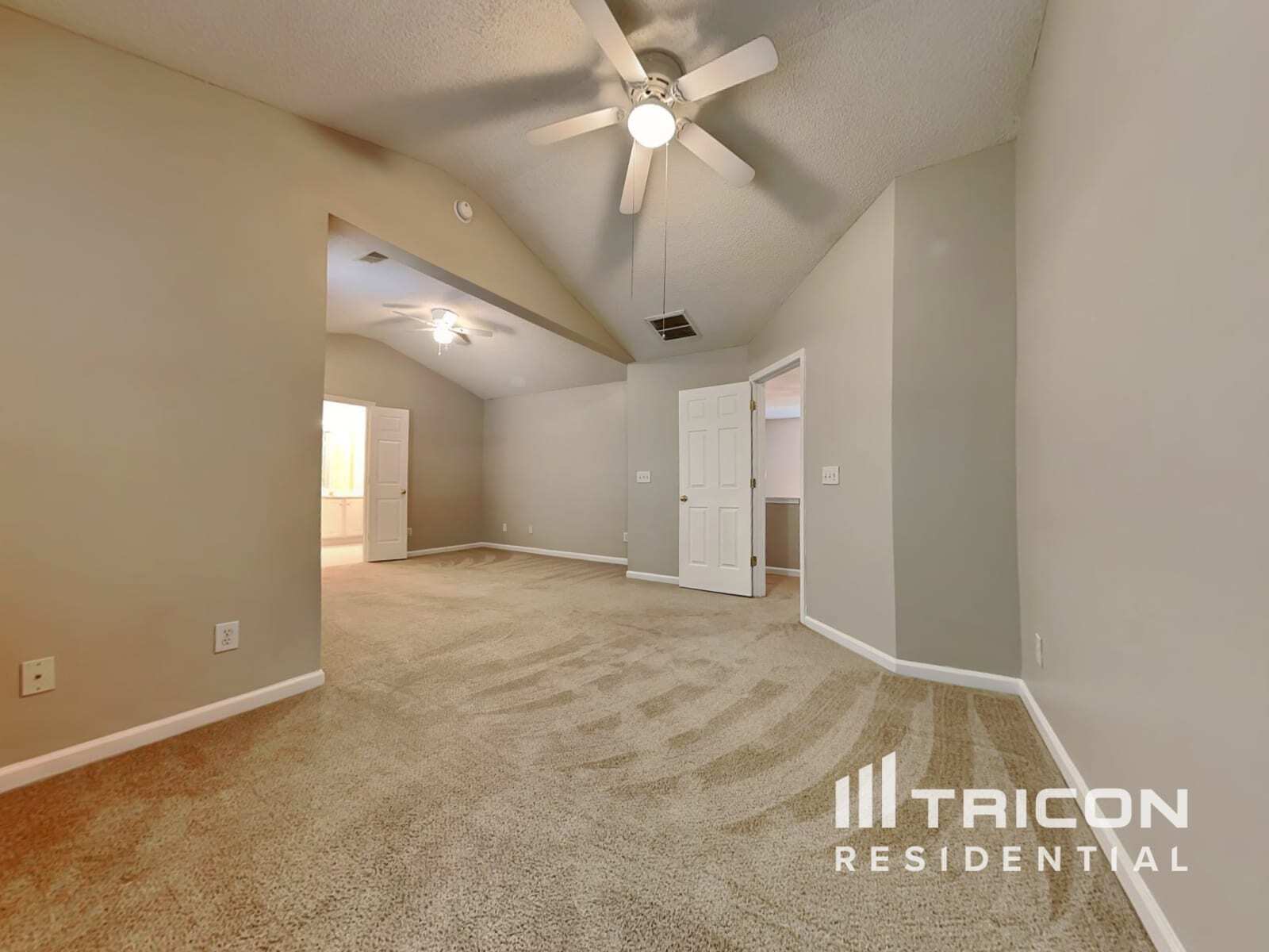 Building Photo - 207 E Creek Ct