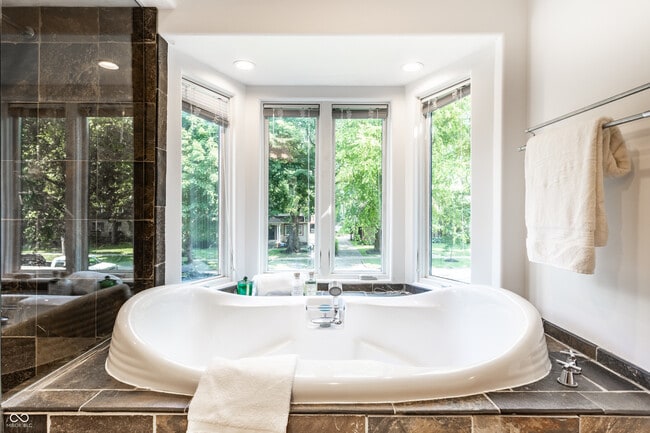 Building Photo - 5758 Wildwood Ave