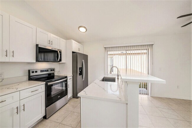 Building Photo - 1020 Brenton Leaf Dr