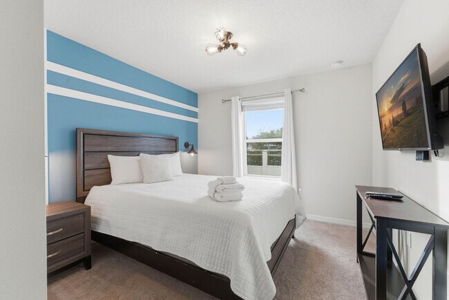 Building Photo - 2440 Dubai St