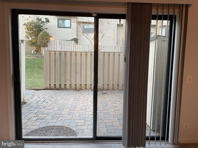 Building Photo - 2615 Glengyle Dr
