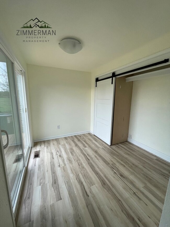 Building Photo - Adorable Updated Farmhouse in Creswell, OR