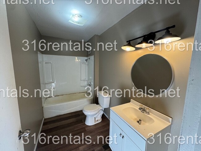 Building Photo - $950 - 3 bed 1 bath - Single Family Home