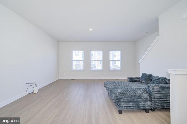 Building Photo - 14 Trotting Rd