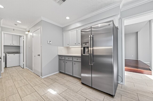 Building Photo - 5218 Palmetto St