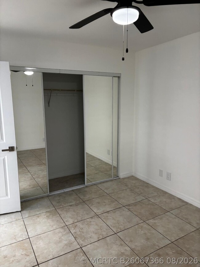 Building Photo - 1515 Lake Crystal Dr