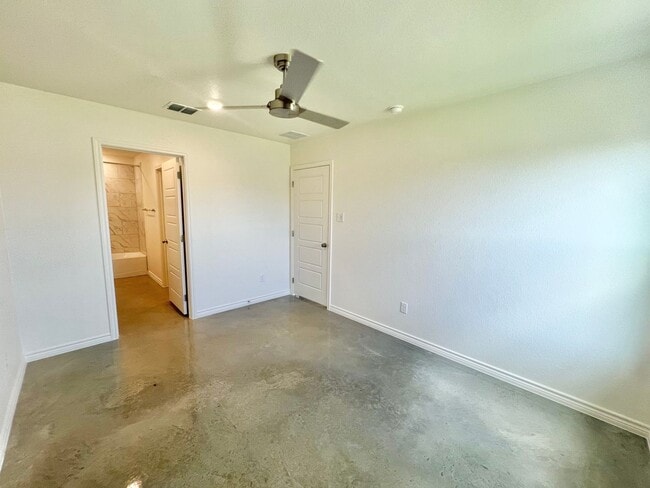 Building Photo - NEW IN MANAGEMENT - AVAILABLE NOW! MOVE IN...