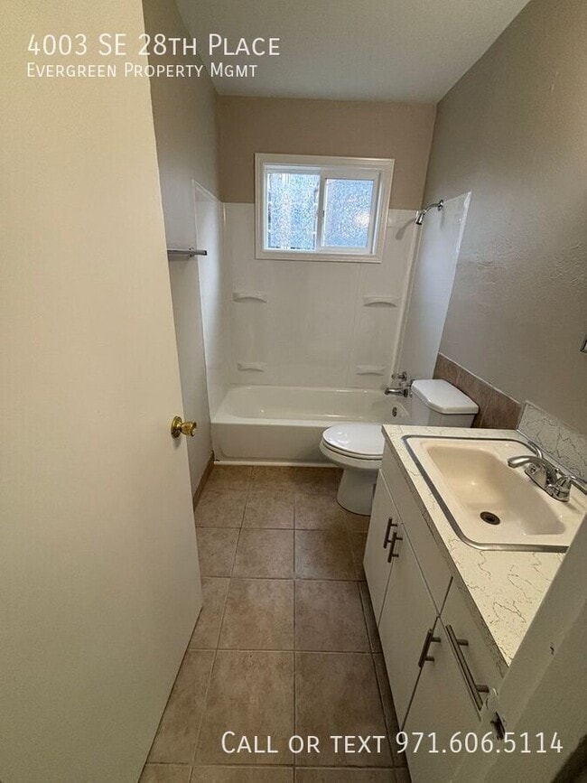 Building Photo - 4003 SE 28th Pl