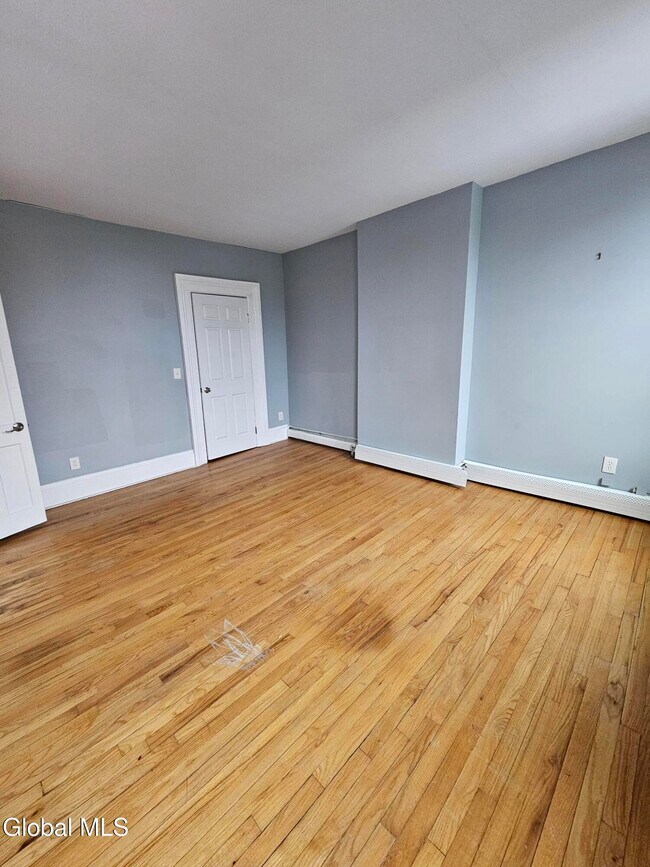 Building Photo - 32 1st St