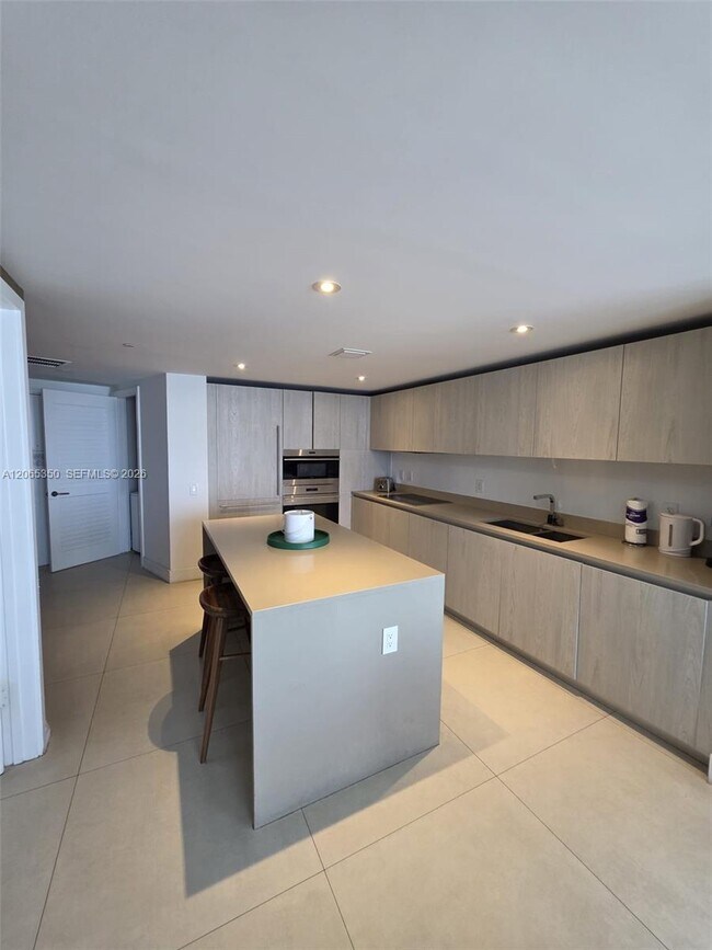 Building Photo - 4111 S Ocean Dr