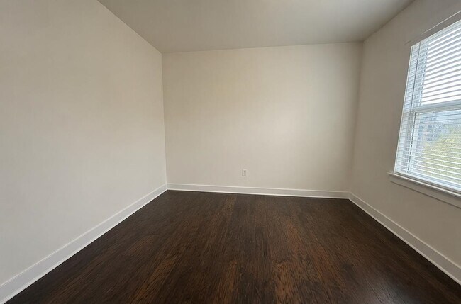 Building Photo - 73 Sanford Pl