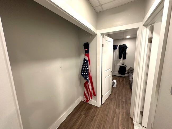 Building Photo - 10 Otis Pl