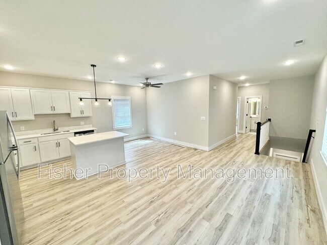 Building Photo - 1537 Rogers St
