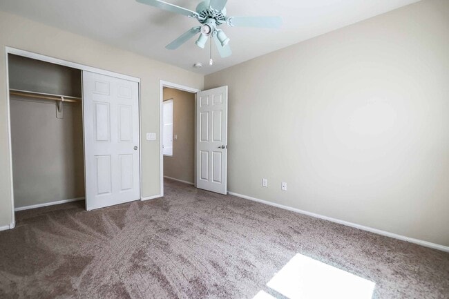 Building Photo - Charming 4 Bedroom Home in Gated Community with Community Pool & Courtyard Entry!