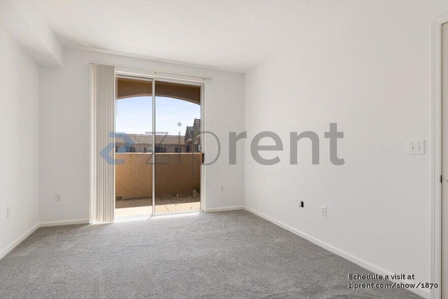 Building Photo - Unit 4042