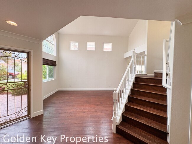 Building Photo - Welcome home to this spacious 4-bedroom, 3-bath home located in the Rancho Del Oro Community!