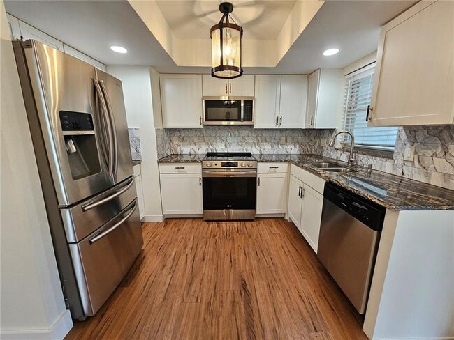 Building Photo - 659 N Jefferson Ave