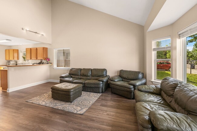 Building Photo - 306 Golden Valley Dr