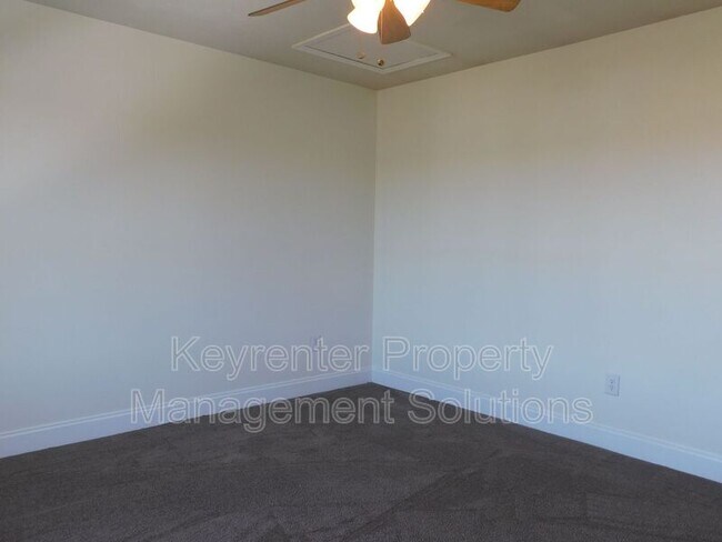 Building Photo - 42 Enchanted View Cir