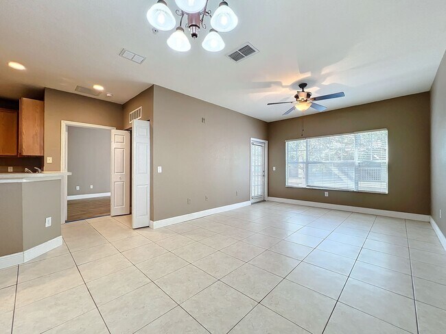 Building Photo - LUXURY 3 Bedroom / 2 Bath Townhome in a ga...