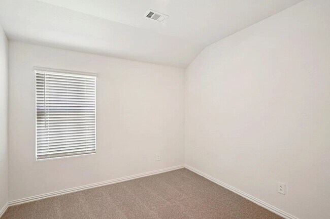 Building Photo - 704 Edgehurst Dr