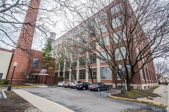 Building Photo - 611 N Park Ave