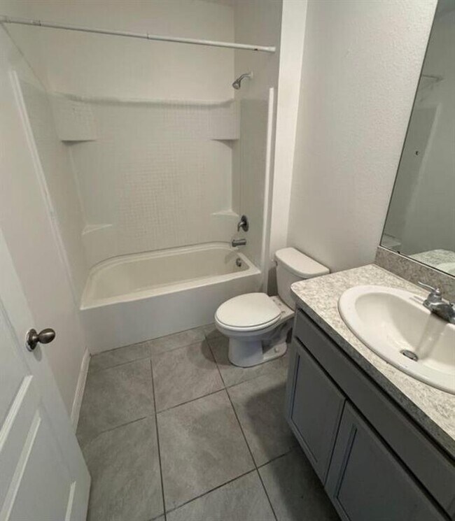 Building Photo - 626 Squires Grove Dr