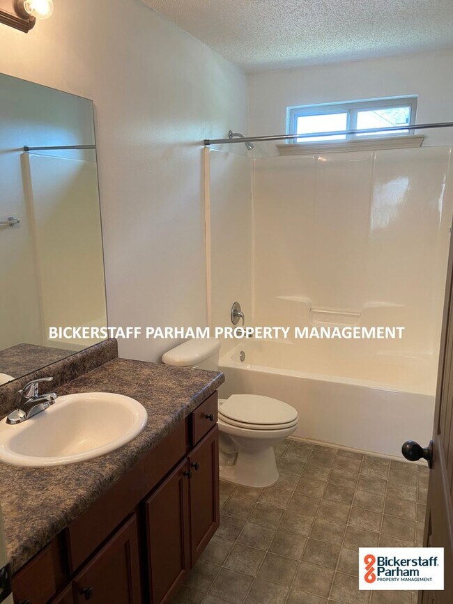Building Photo - Self-Showings Available! Located in Fort M...